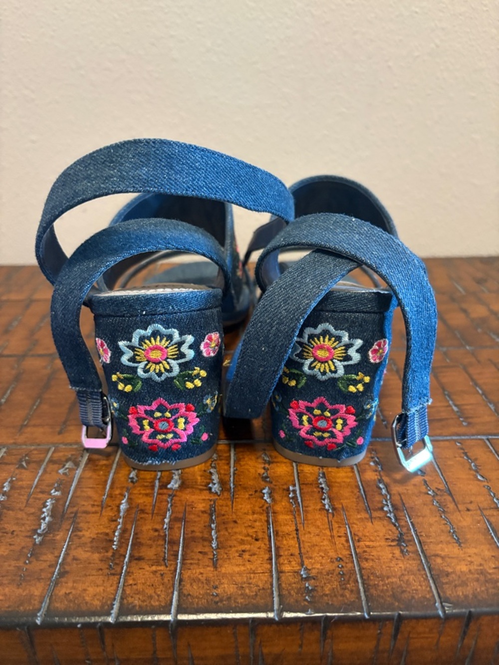 Impo Denim Embroidered Floral Heeled Sandals Size 9.5 - Picture 3 of 8